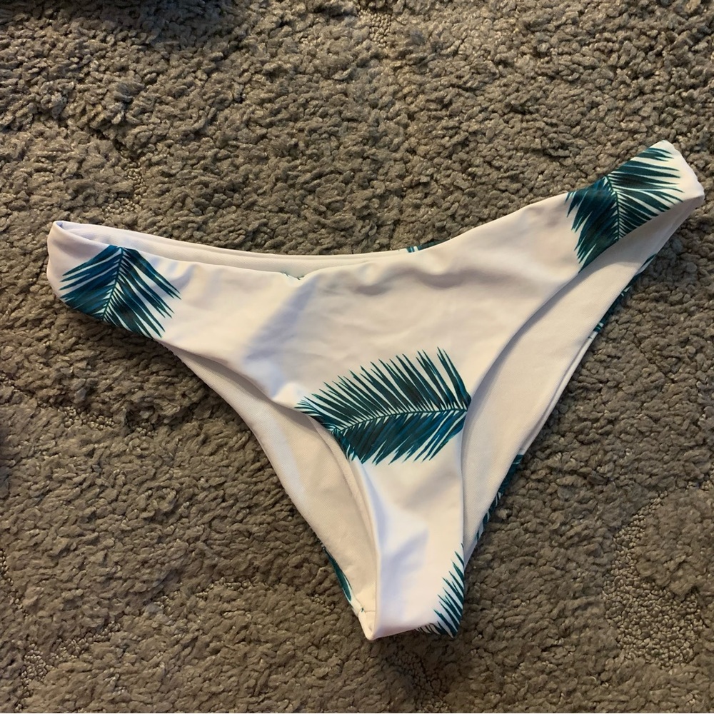 Bikini Set - Picture 3 of 6